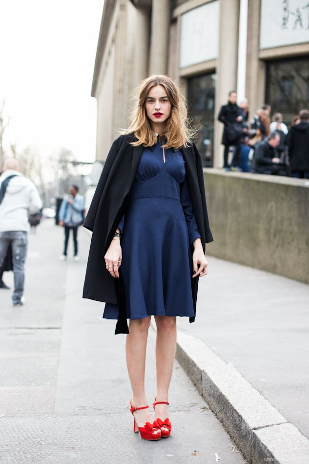 A women wearing Red Shoes with blue dress