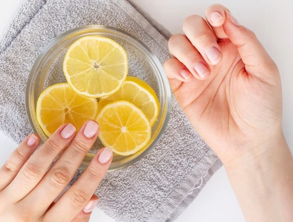 Lemon and Vinegar Mix to remove nail polish